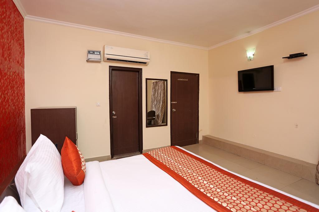 Hotel Le Princess @ Airport New Delhi Bagian luar foto