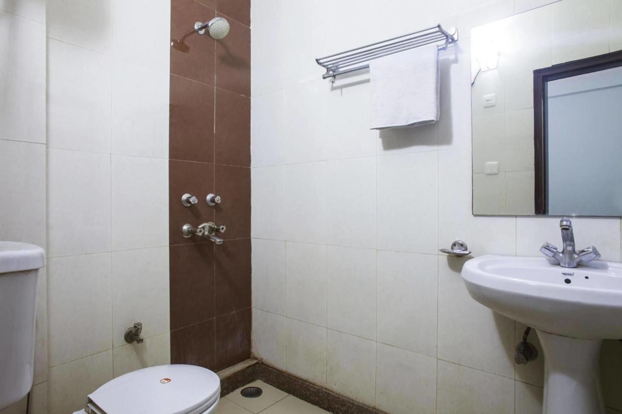 Hotel Le Princess @ Airport New Delhi Bagian luar foto