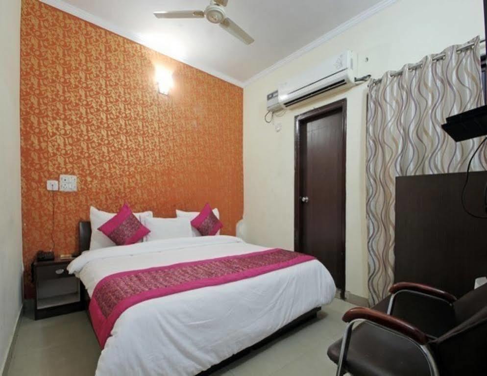 Hotel Le Princess @ Airport New Delhi Bagian luar foto