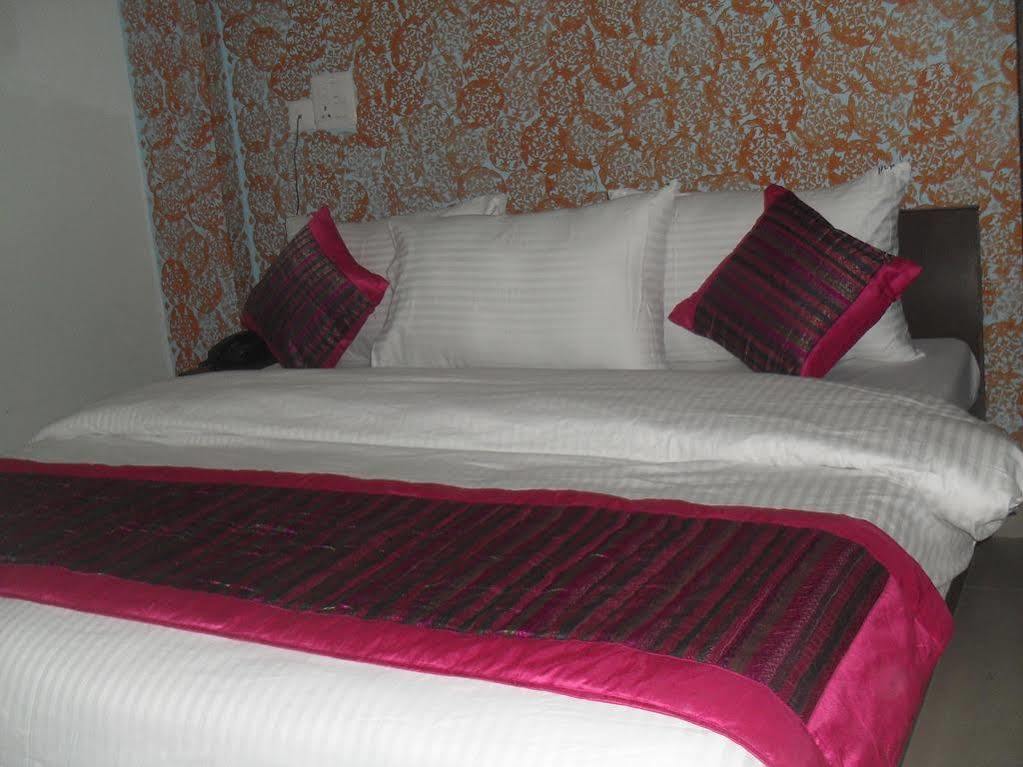 Hotel Le Princess @ Airport New Delhi Bagian luar foto