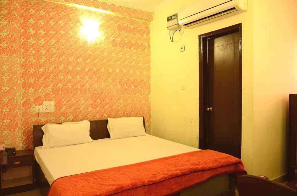 Hotel Le Princess @ Airport New Delhi Bagian luar foto