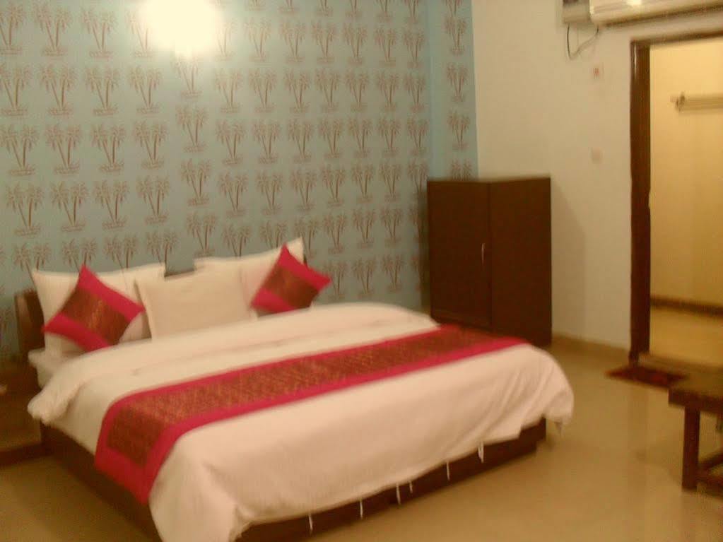 Hotel Le Princess @ Airport New Delhi Bagian luar foto