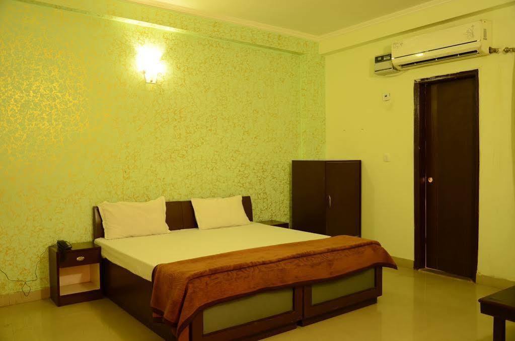 Hotel Le Princess @ Airport New Delhi Bagian luar foto