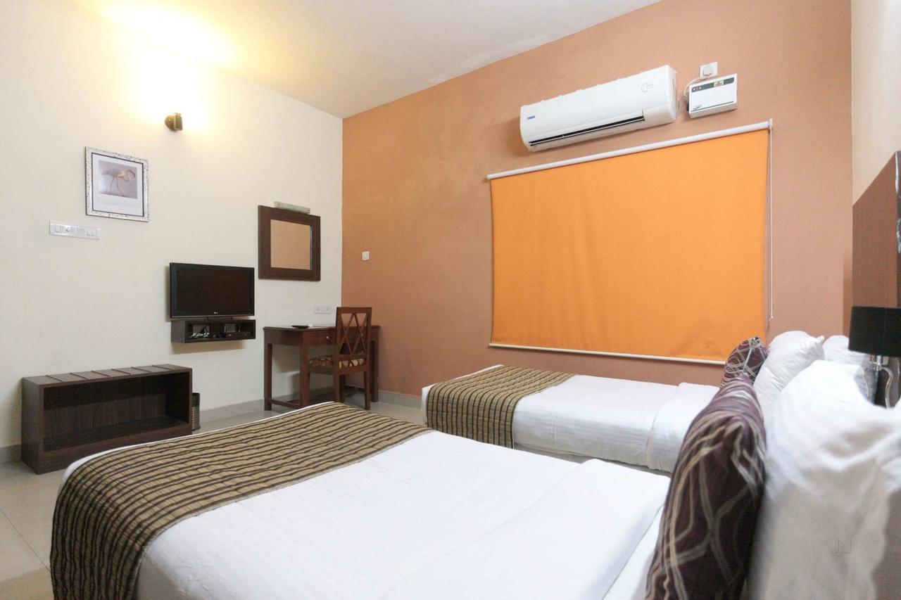 Hotel Le Princess @ Airport New Delhi Bagian luar foto