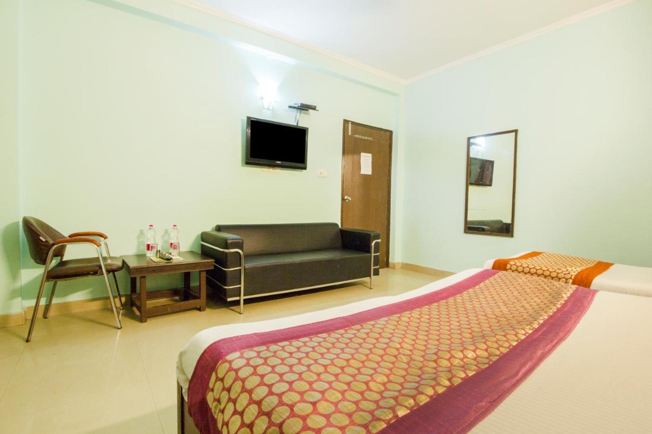 Hotel Le Princess @ Airport New Delhi Bagian luar foto